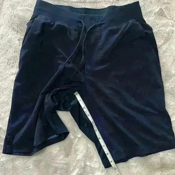 Lululemon men’s short - Picture 3 of 6